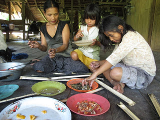 Comida de una familia en Siberut